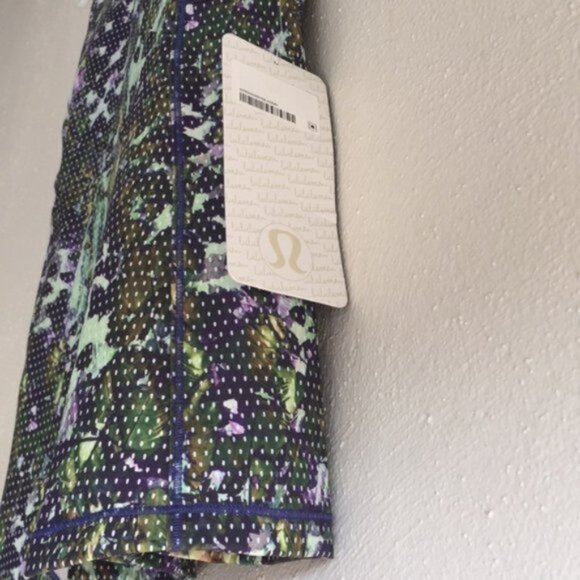 Lululemon (4) Running In The City Dotted Floral Abstract Mesh Racerback Tank Top - Picture 9 of 9